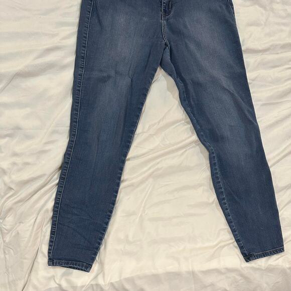 Medium wash skinny jeans - Picture 3 of 8